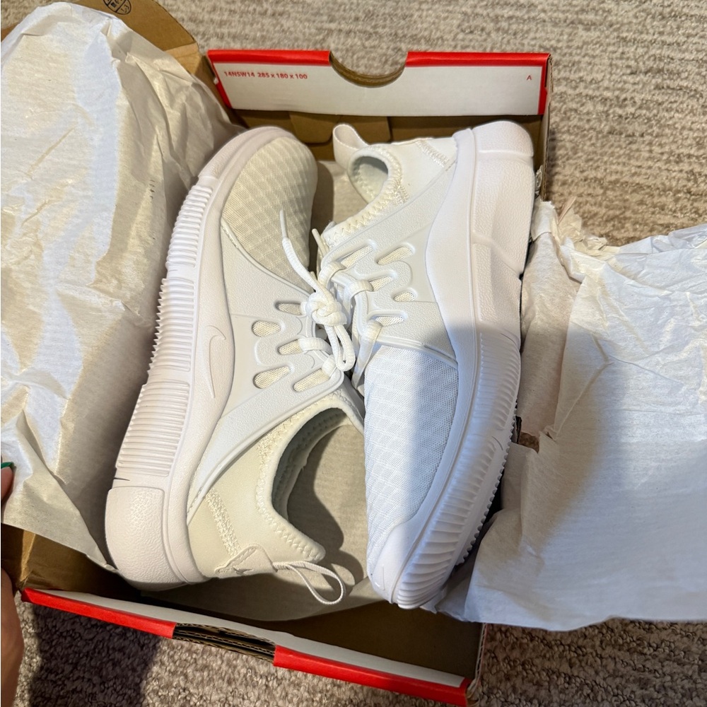 Brand New Nike Alcalme Shoes Womens 6.5